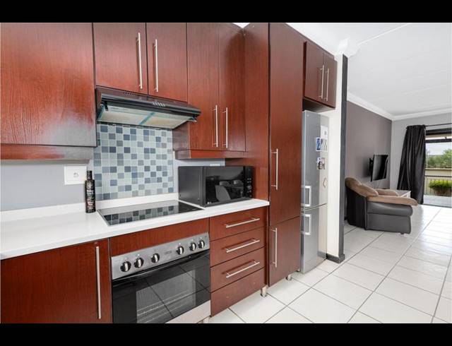 2 BEDROOM APARTMENT FOR SALE IN SUNNINGHILL